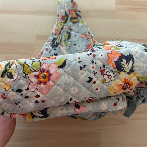 Vera Bradley Large Sling in Floating Gardens - Excellent Gently Used Condition! - Picture 11 of 11